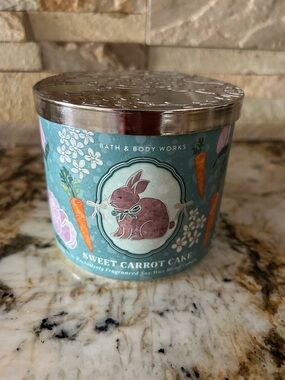Bath & Body Works Sweet Carrot Cake Candle